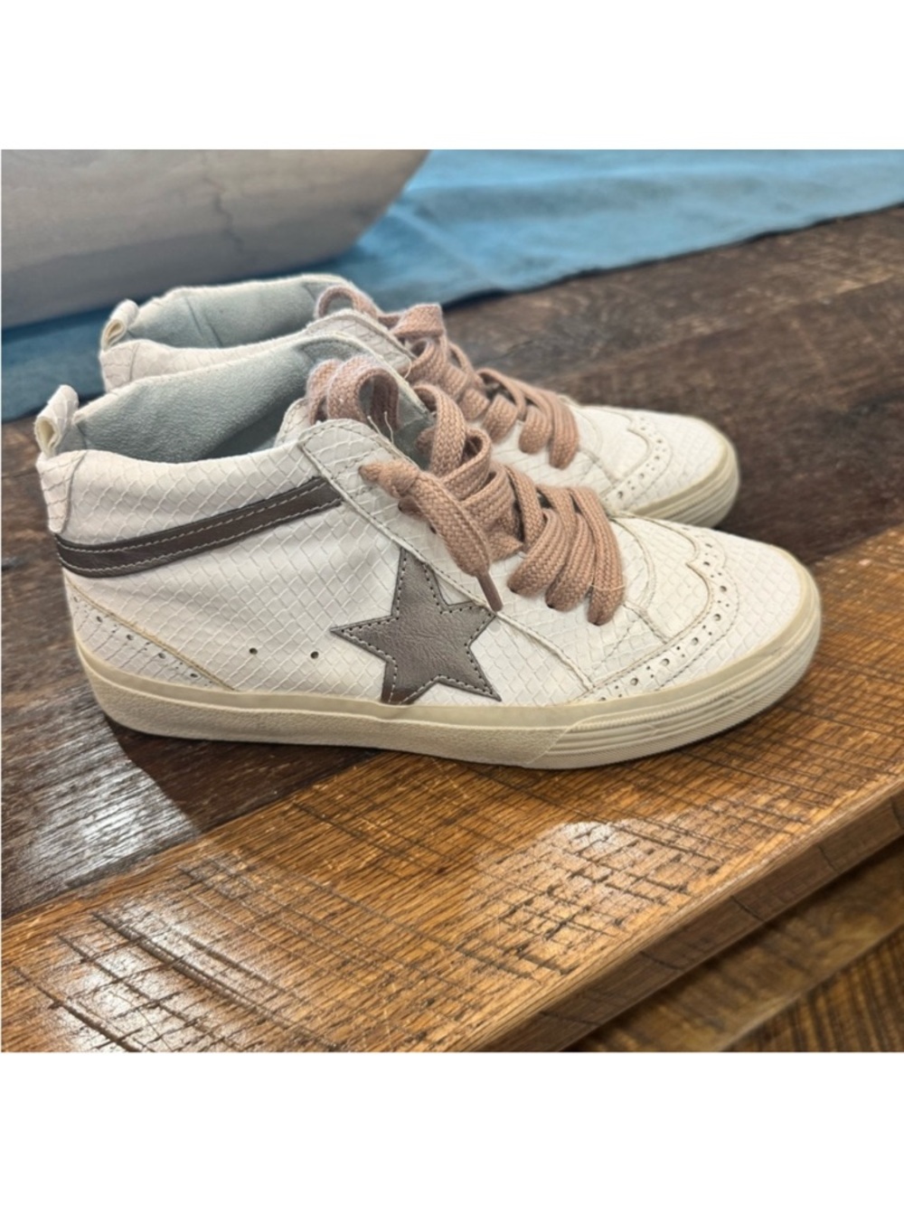 ShuShop White High-Top Sneakers with Rose Gold Star and Blush Laces - Picture 2 of 6